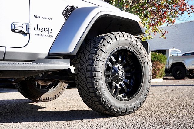 Used 2018 Jeep Wrangler Unlimited Sahara image 9