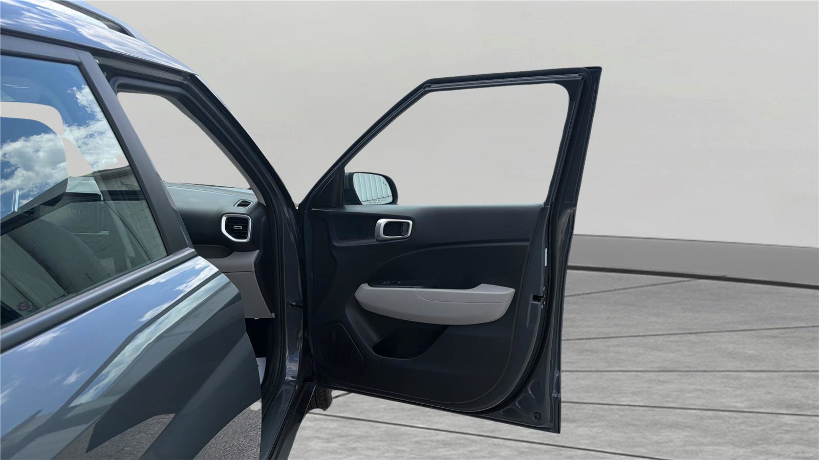 Used 2025 Hyundai Venue SEL FWD image 22