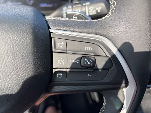 Used 2023 Jeep Grand Cherokee Laredo w/ Luxury Tech Group I image 13