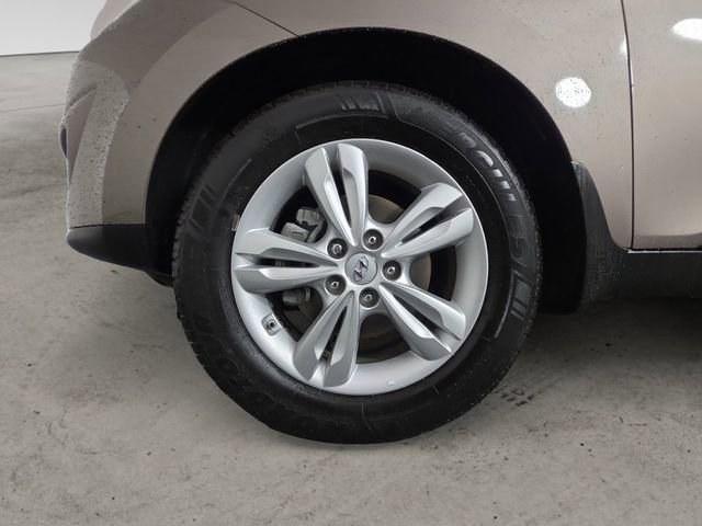Used 2012 Hyundai Tucson GLS image 14