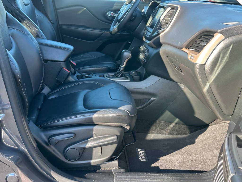 Used 2015 Jeep Cherokee Limited image 22