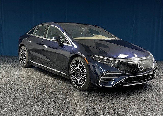 Used 2022 Mercedes-Benz EQS 580 4MATIC Sedan image 3