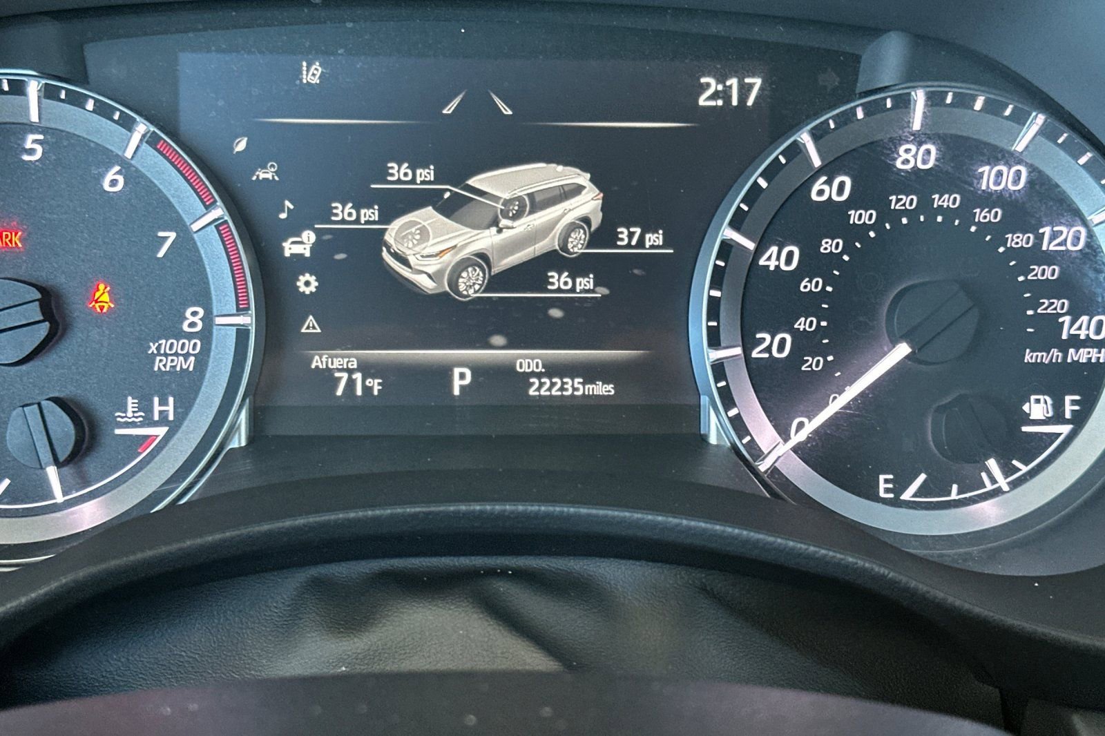 Used 2025 Toyota Highlander LE FWD image 30