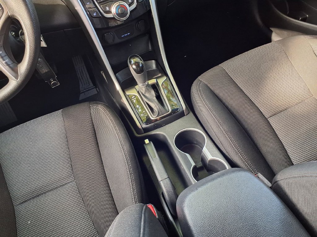 Used 2014 Hyundai Elantra GT FWD image 17