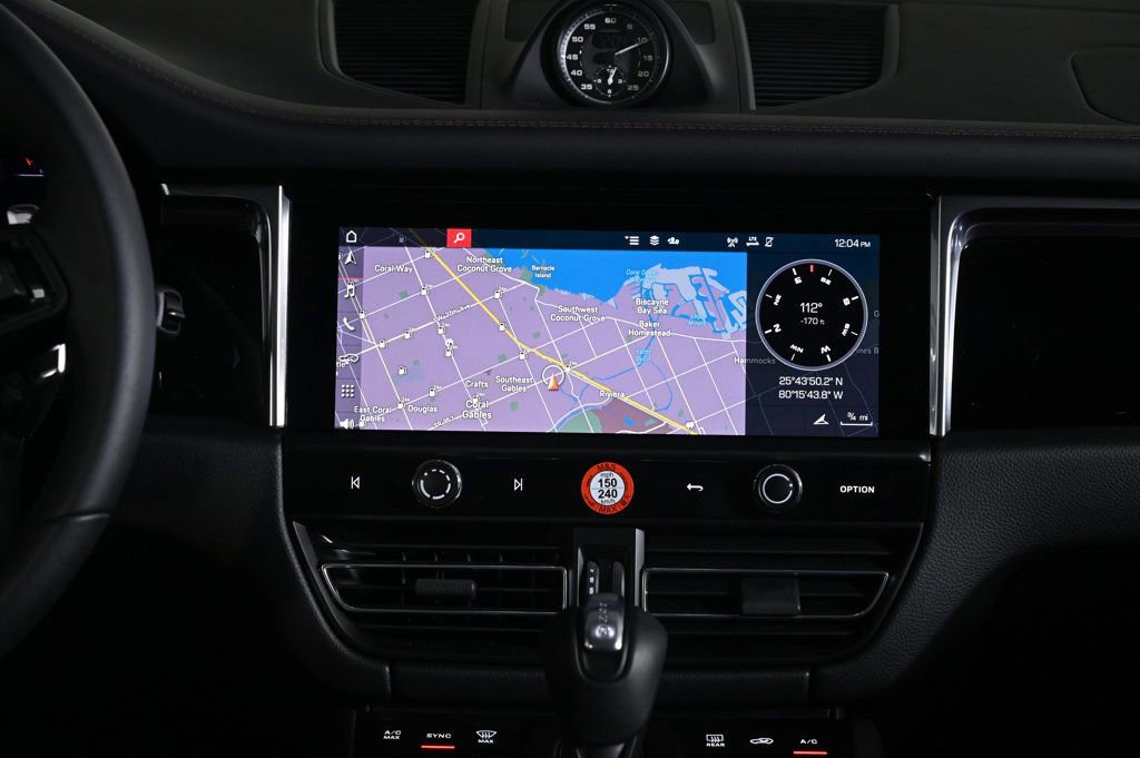 Certified 2025 Porsche Macan Turbo image 15
