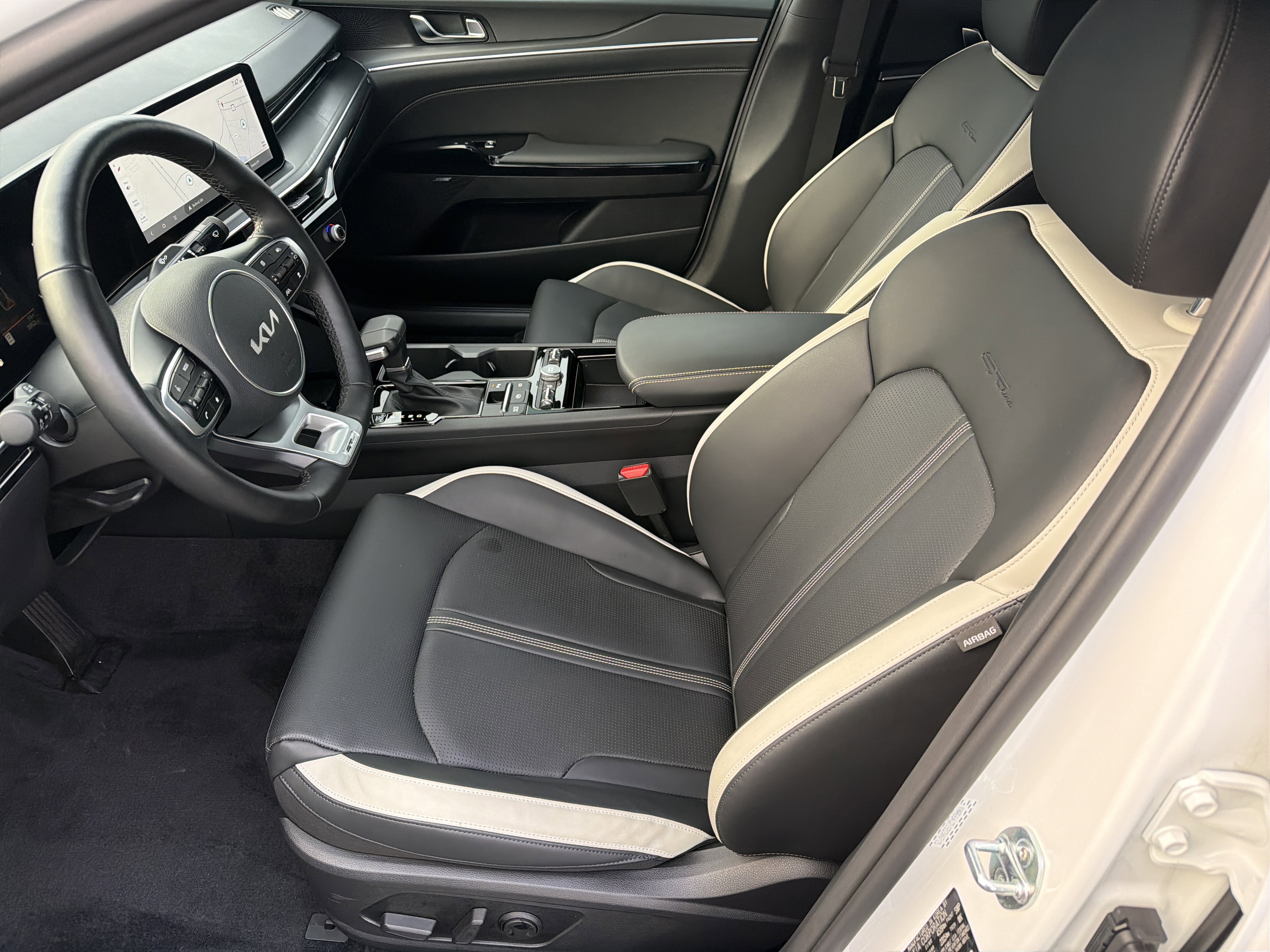 Used 2025 Kia K5 GT-Line w/ GT-Line Premium Package image 9