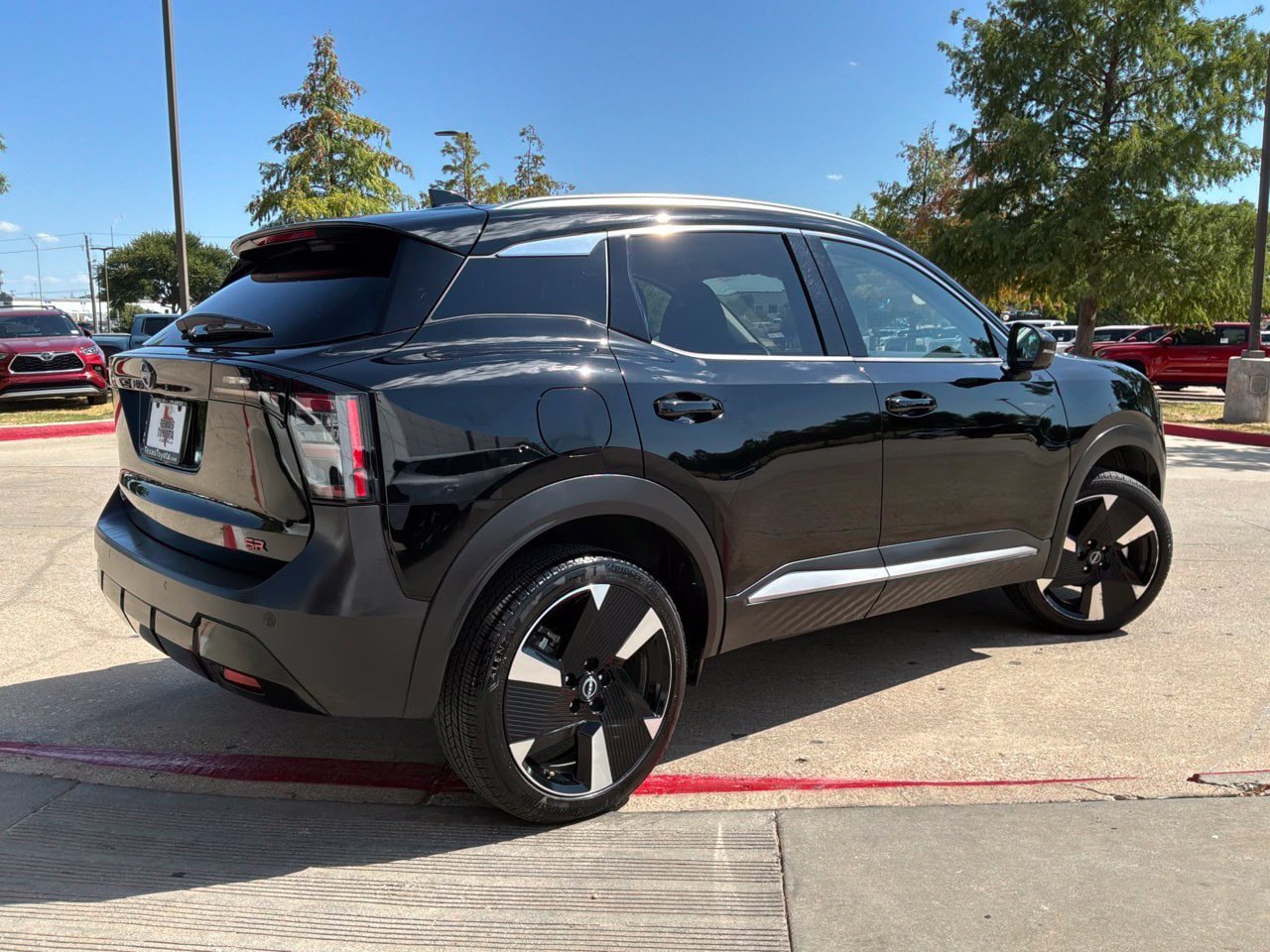 Used 2026 Nissan Kicks SR FWD image 6
