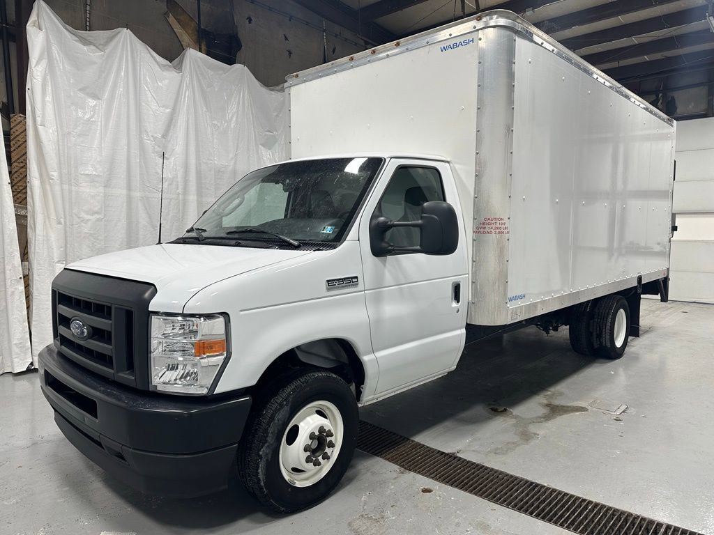 Used 2024 Ford E-350 and Econoline 350 Super Duty image 3