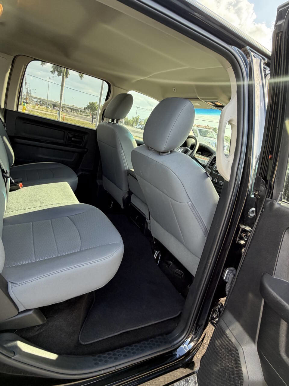 Used 2017 RAM 1500 Express w/ Express Value Package image 19