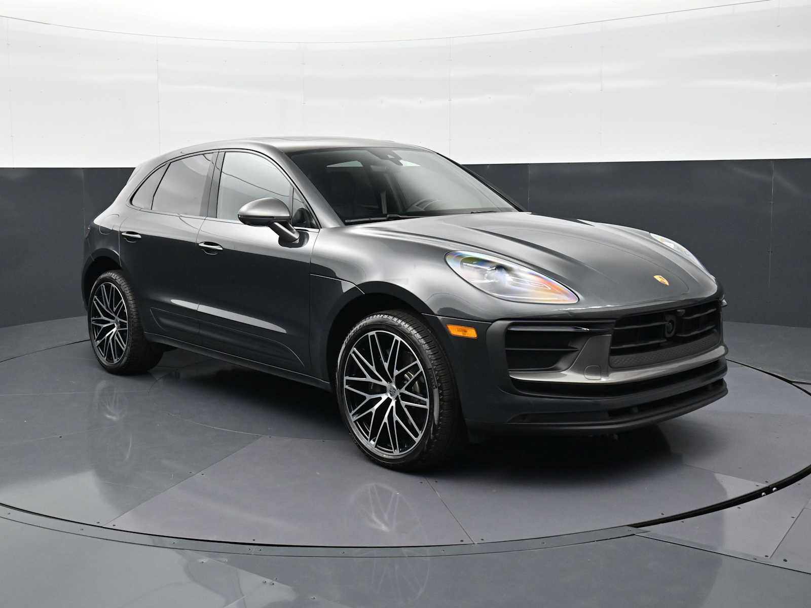 Certified 2025 Porsche Macan Turbo AWD/4WD image 29