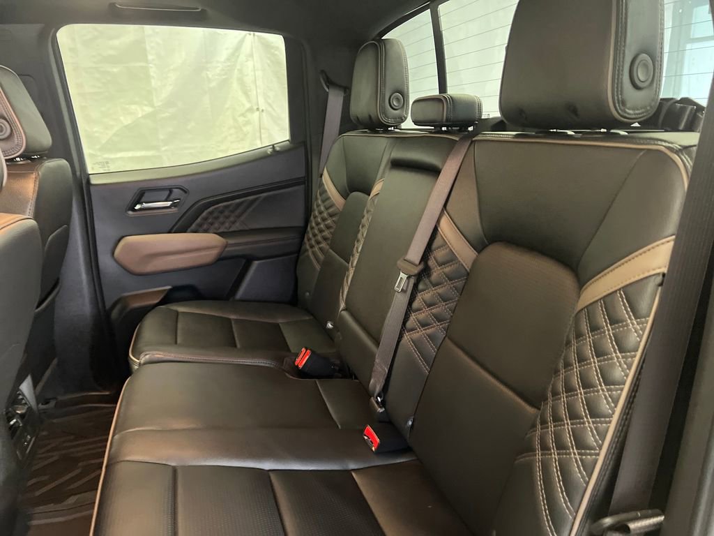 Used 2025 GMC Canyon Denali image 46