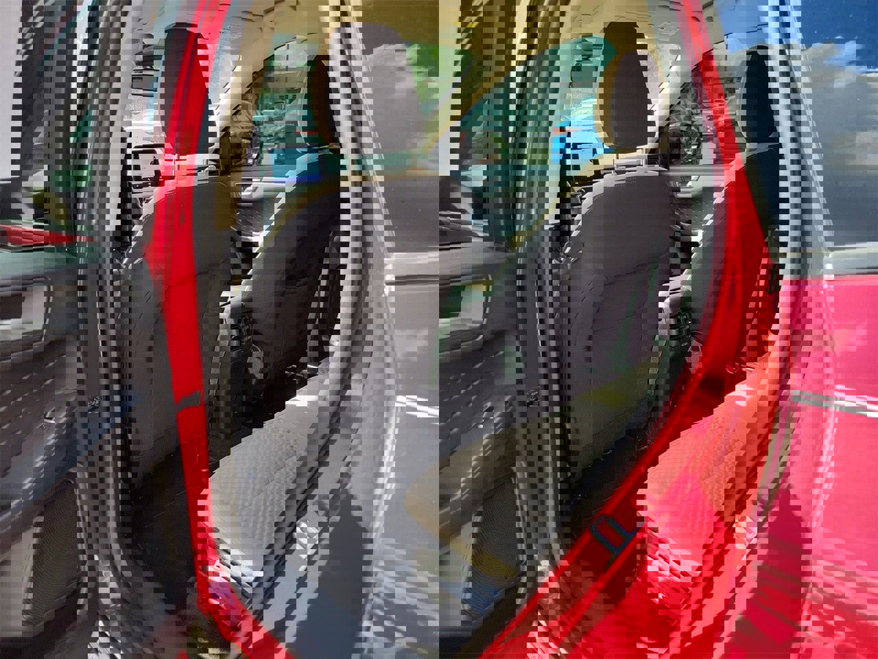 Used 2020 Ford Escape SE image 9