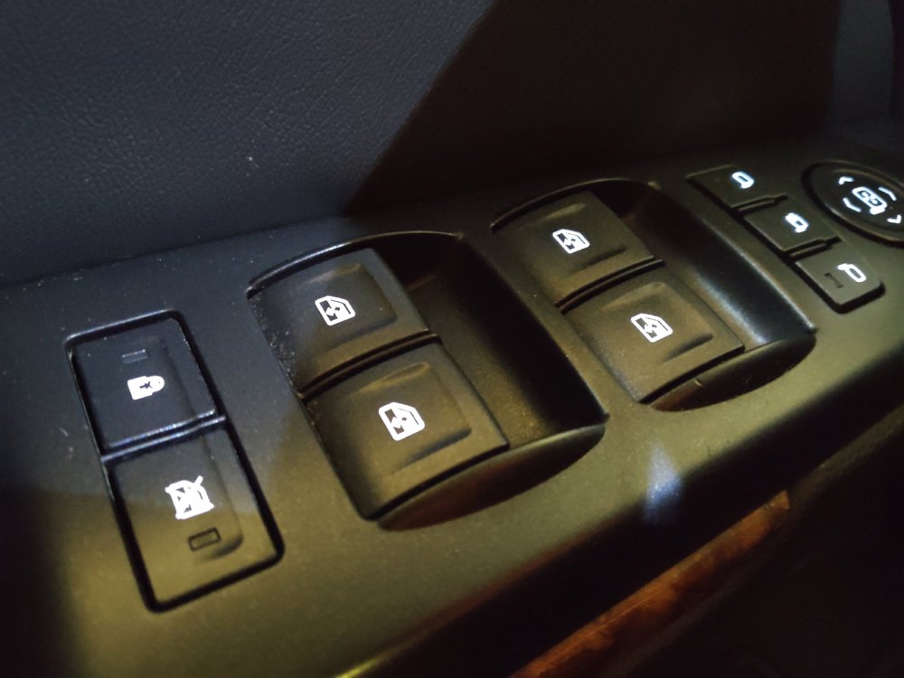 Used 2015 Chevrolet Suburban LTZ AWD/4WD image 27