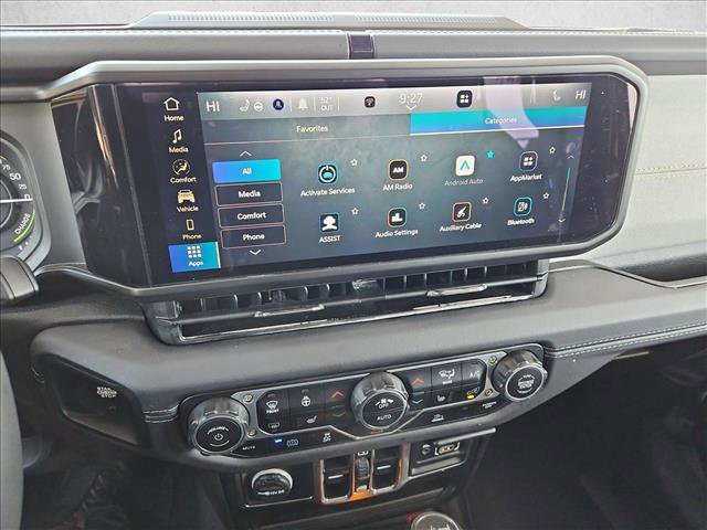 Used 2025 Jeep Wrangler Sahara image 11