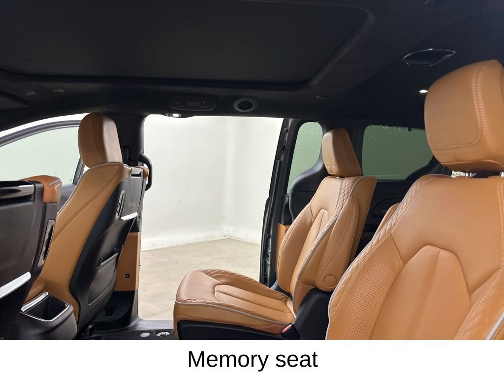 Used 2023 Chrysler Pacifica Pinnacle w/ Trailer Tow Group image 29