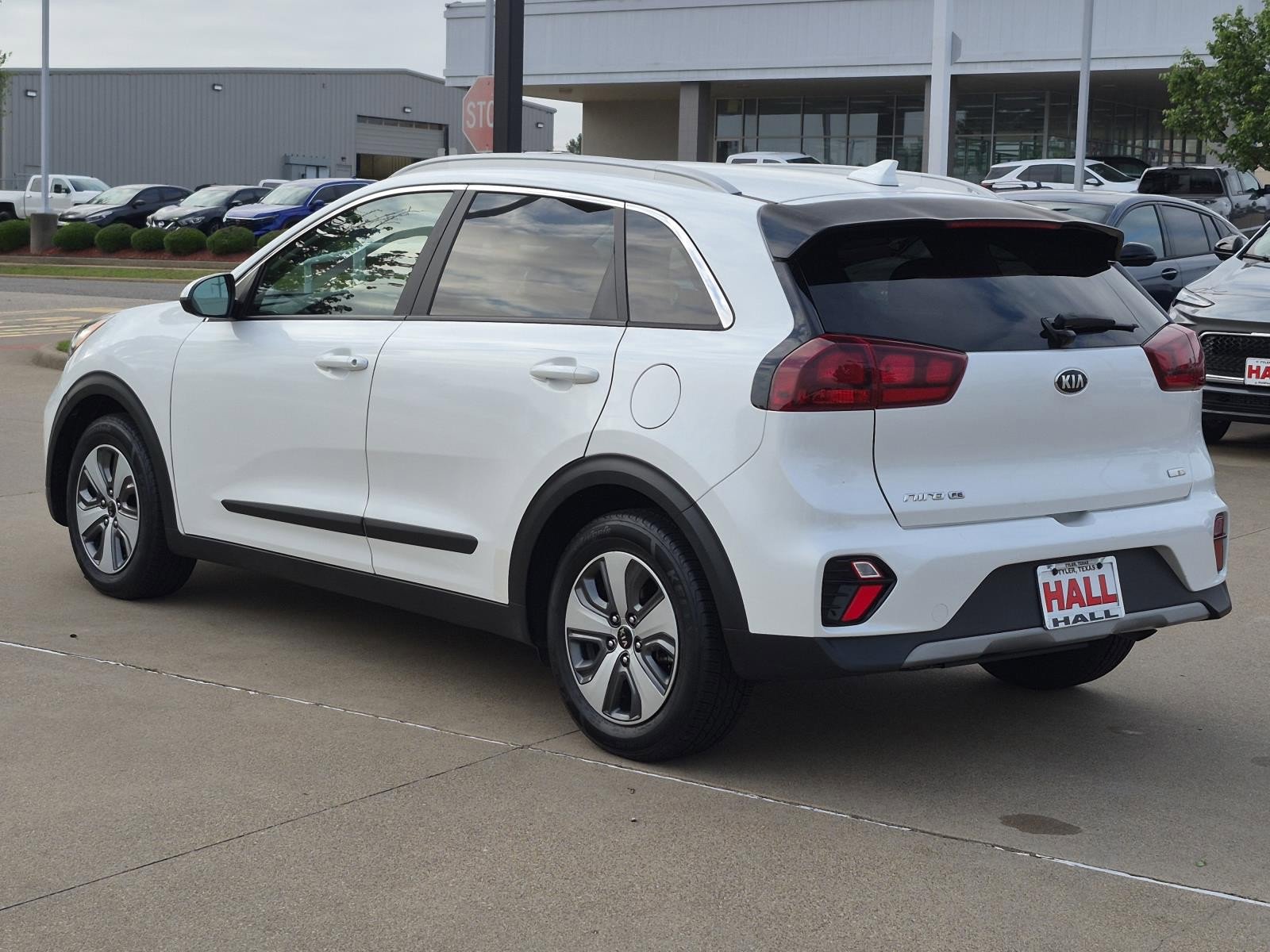Used 2021 Kia Niro LX image 4