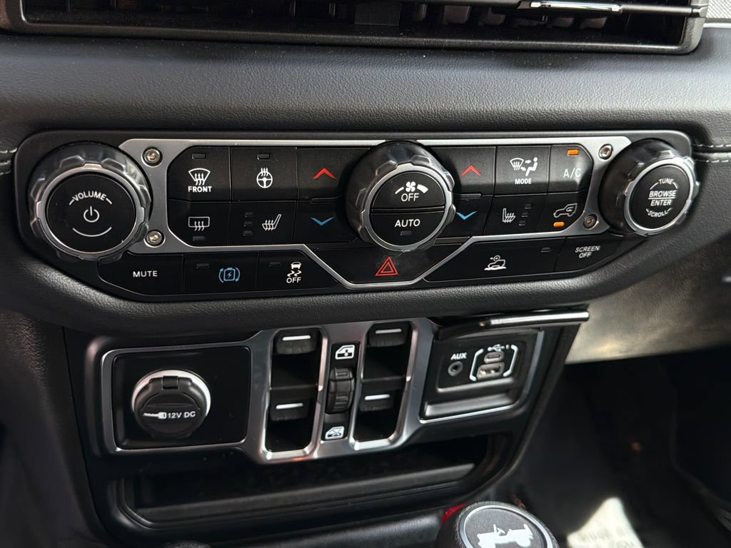 Used 2024 Jeep Wrangler Unlimited Sahara AWD/4WD image 30