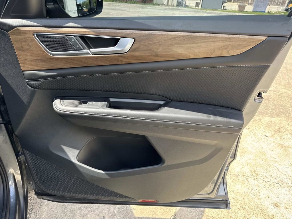 Used 2024 Volkswagen Atlas SE image 25