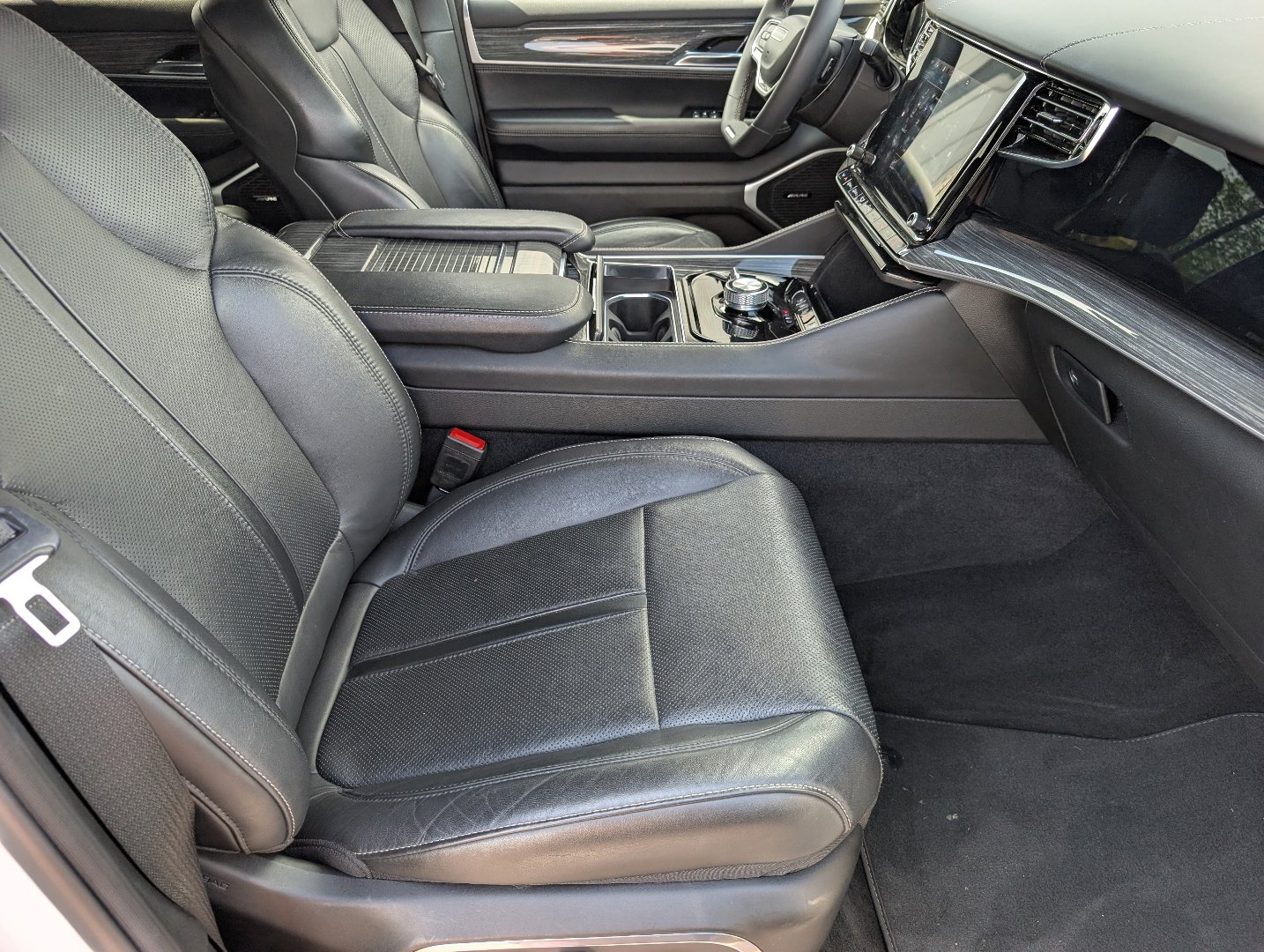 Used 2022 Jeep Wagoneer Series II w/ Premium Group I AWD/4WD image 11