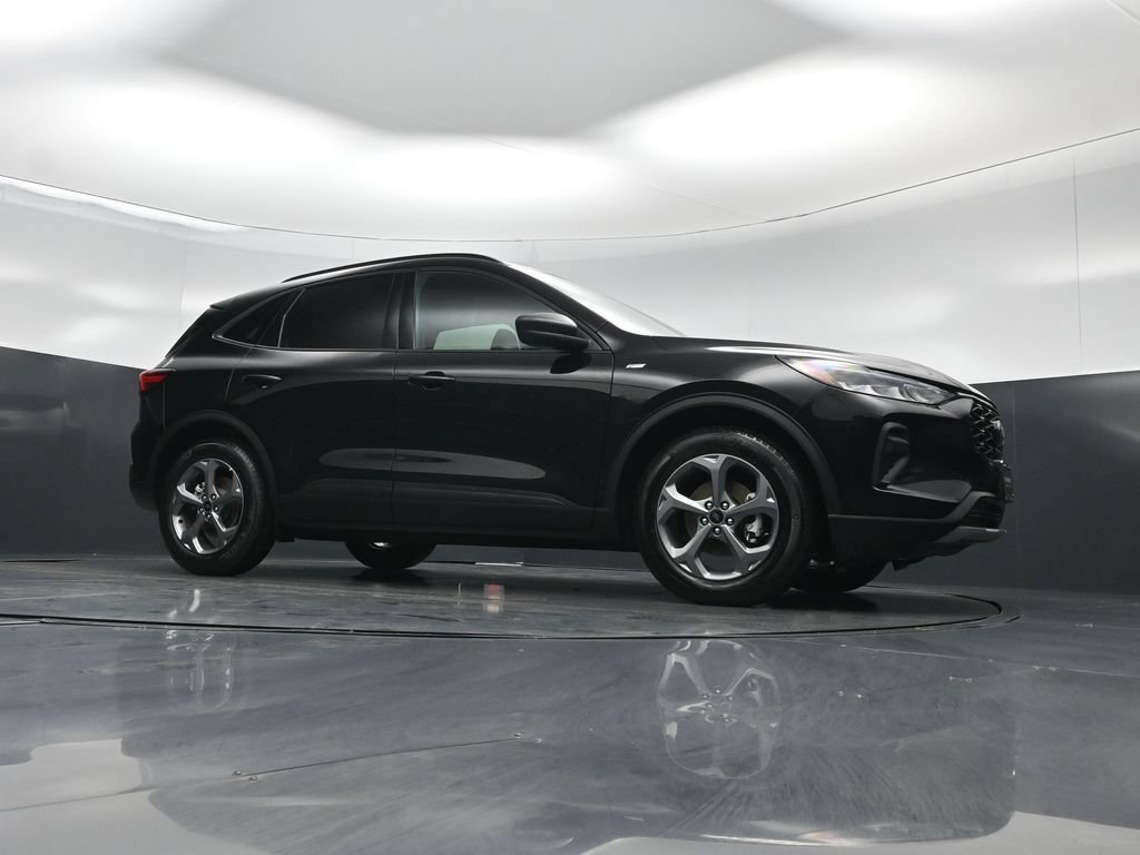 Certified 2025 Ford Escape ST-Line FWD image 4