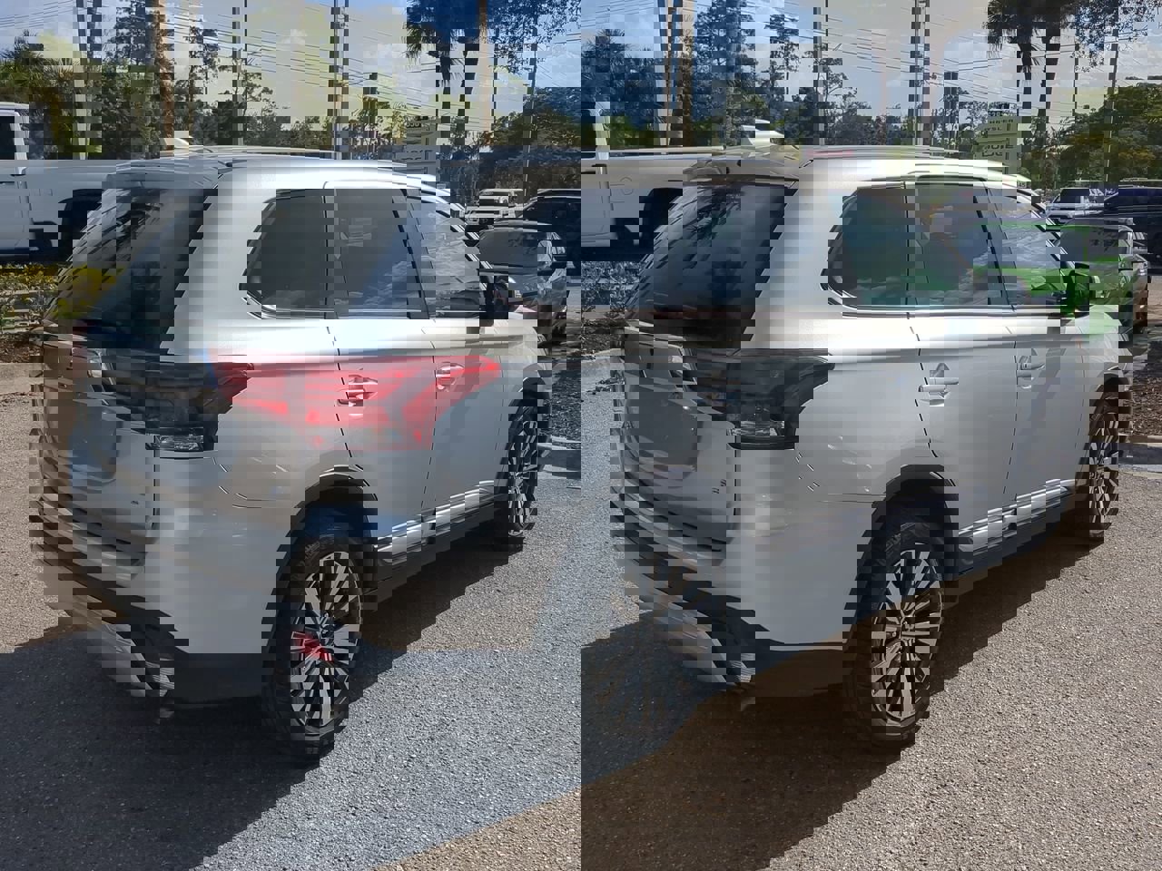 Used 2020 Mitsubishi Outlander ES image 5