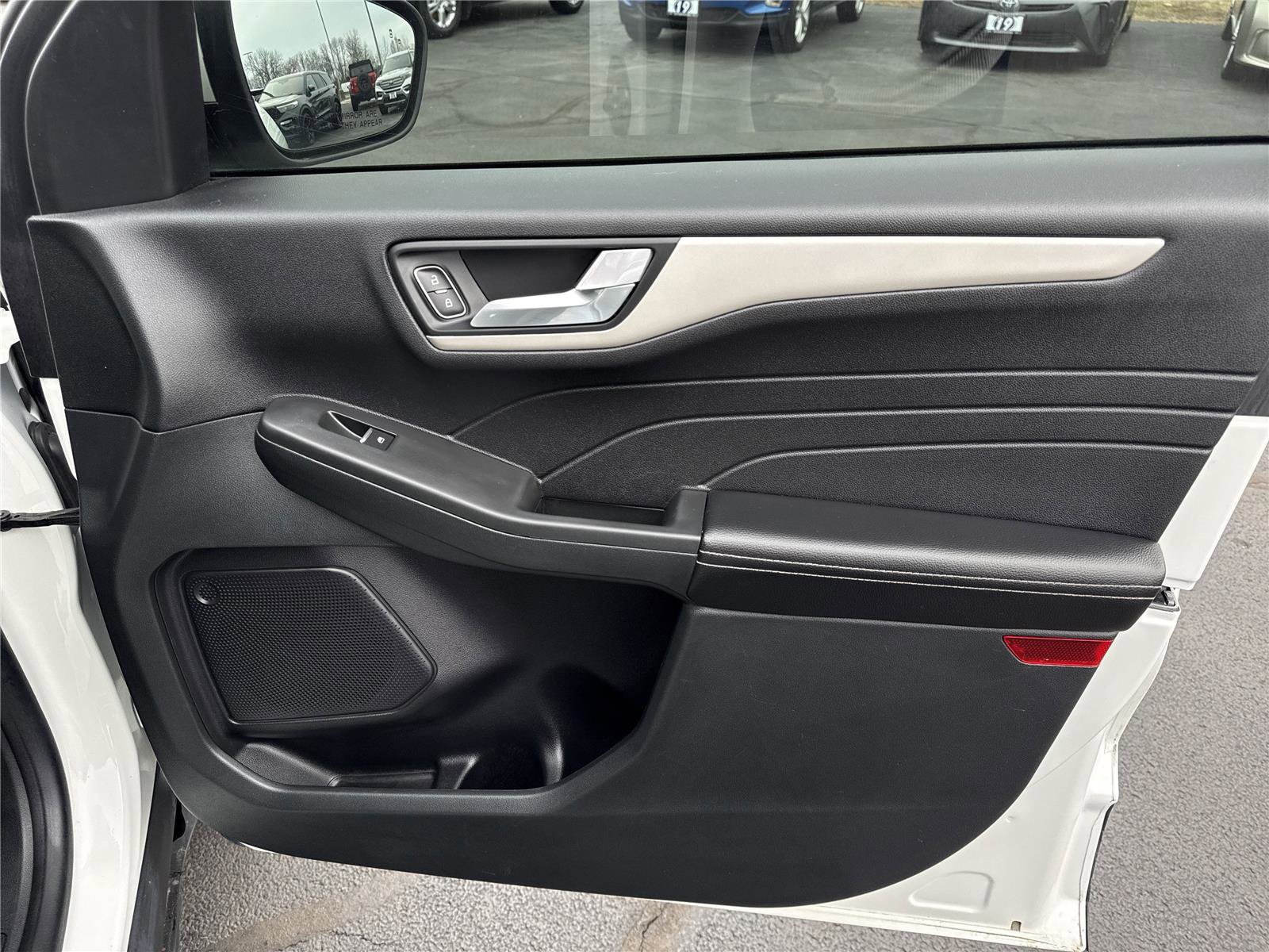 Used 2021 Ford Escape SE image 25