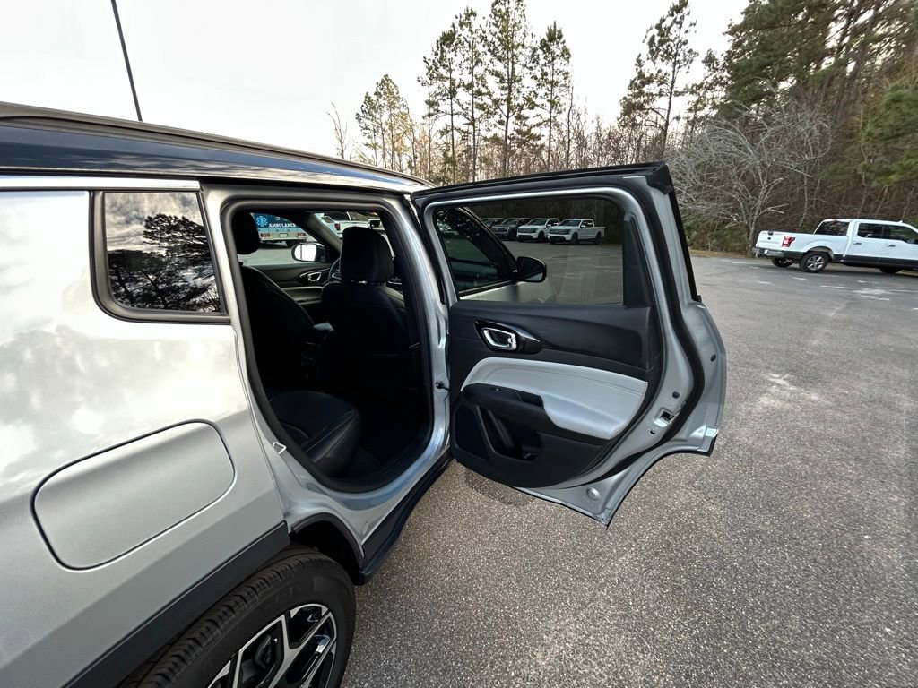 Used 2024 Jeep Compass Limited image 20