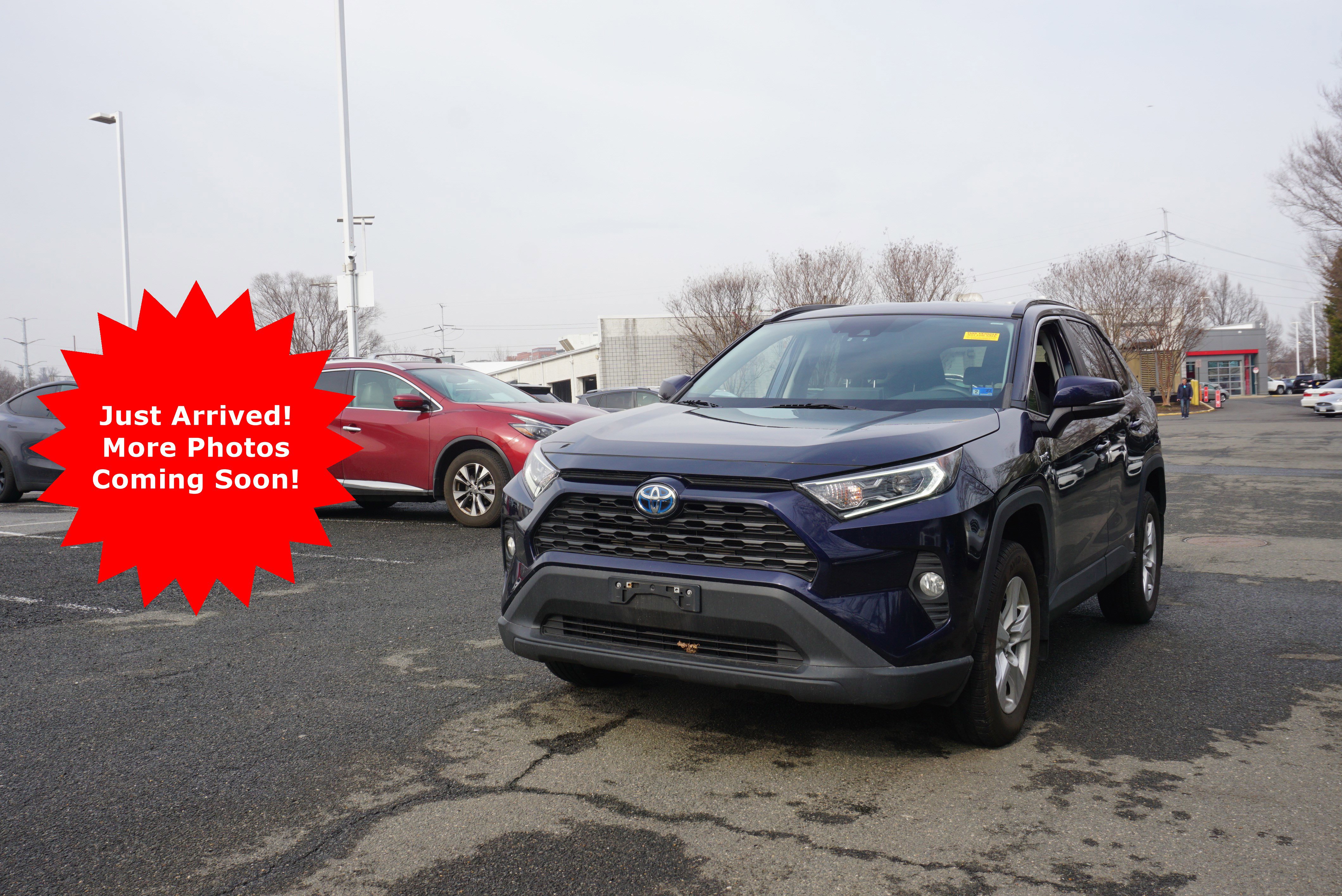 Used 2021 Toyota RAV4 XLE w/ XLE Grade Weather Package image 1