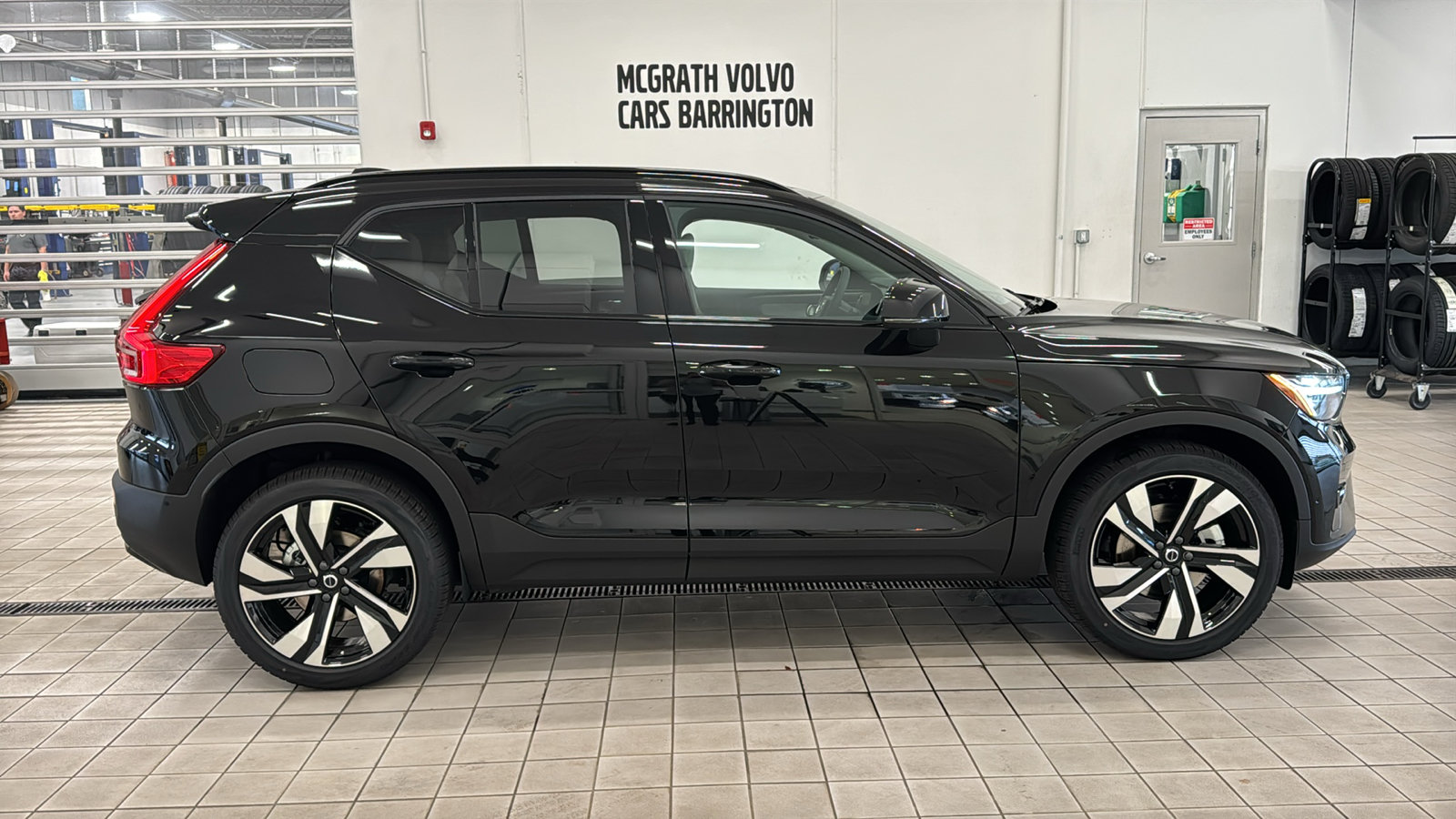 New 2026 Volvo XC40 B5 Ultra w/ Protection Package Premier AWD/4WD image 4