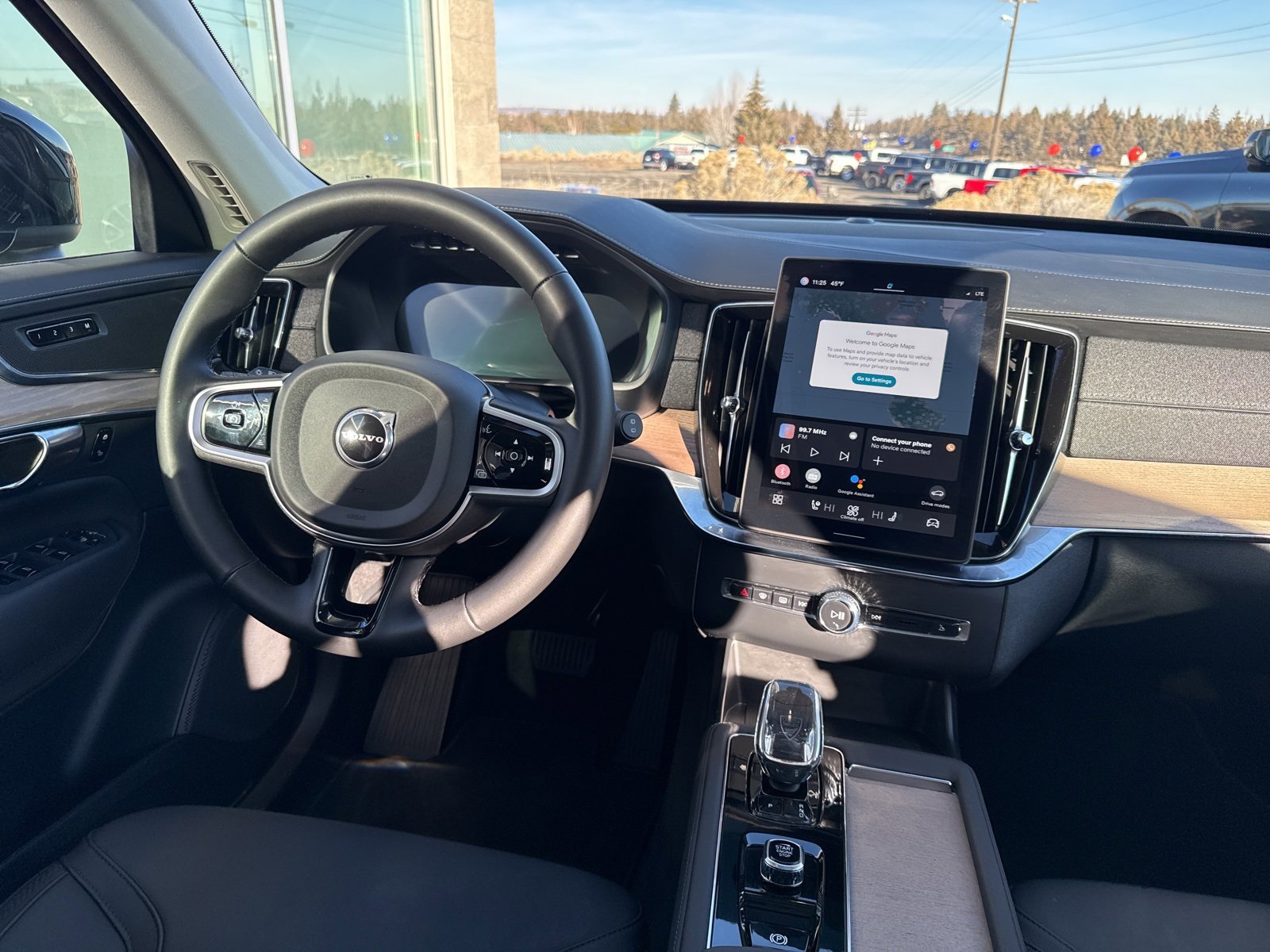 Certified 2025 Volvo XC90 B6 Plus image 17