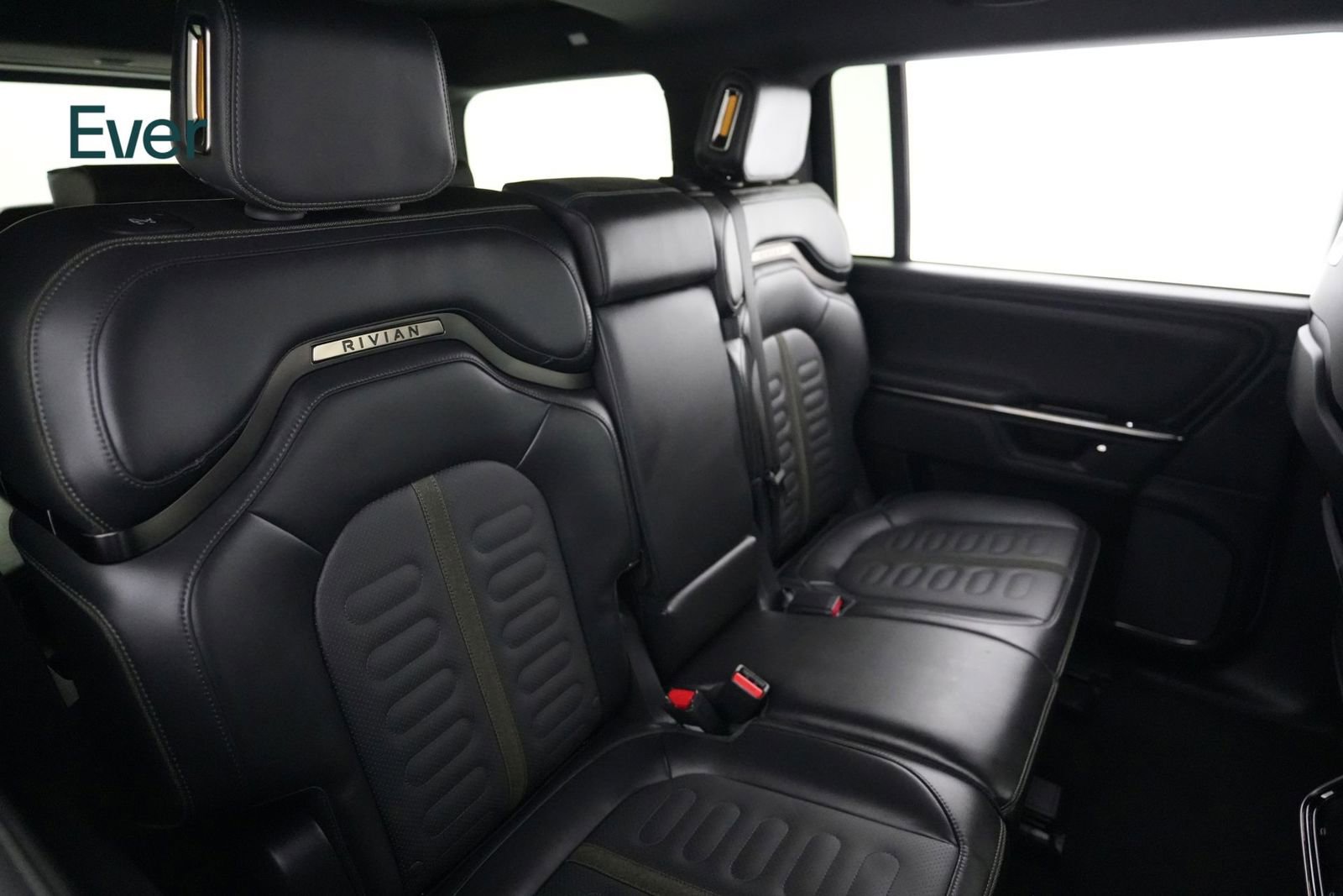 Used 2025 Rivian R1S Adventure image 5