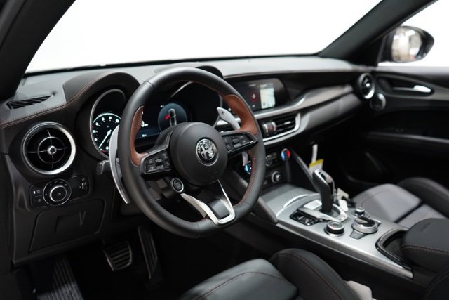 New 2025 Alfa Romeo Stelvio Sprint image 15