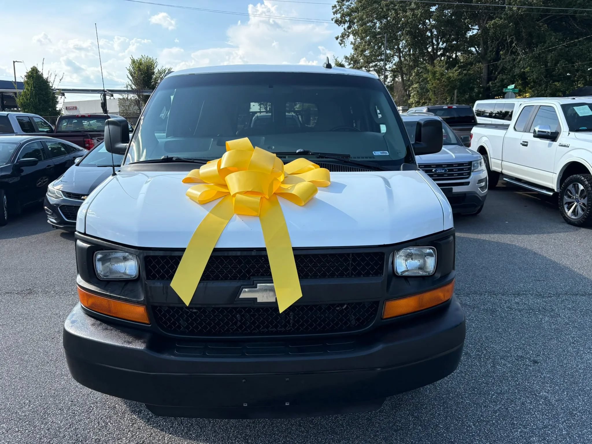 Used 2016 Chevrolet Express 2500 LS RWD image 4