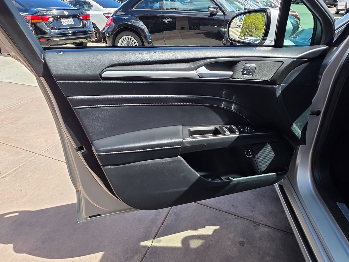Used 2017 Ford Fusion Energi Titanium FWD image 26