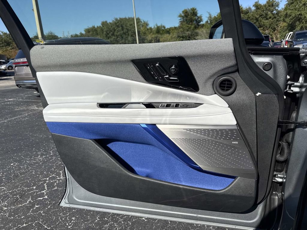 New 2026 Cadillac Optiq Luxury 2 image 18