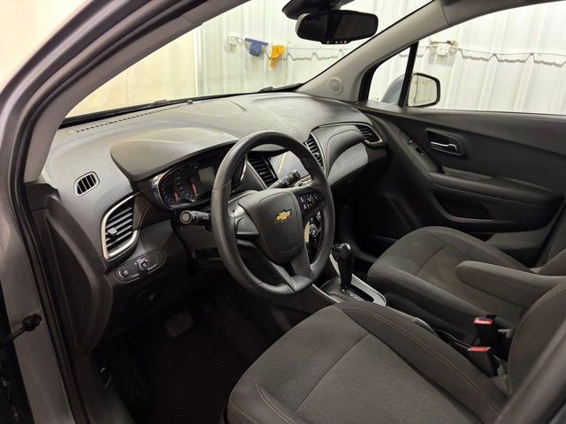 Used 2020 Chevrolet Trax LS image 28