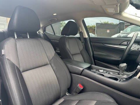 Used 2019 Nissan Maxima 3.5 S w/ Floor Mat Group FWD image 3