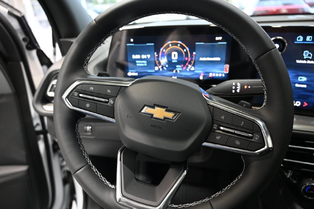 New 2027 Chevrolet Traverse LT w/ LPO, Floor Liner Package FWD image 23