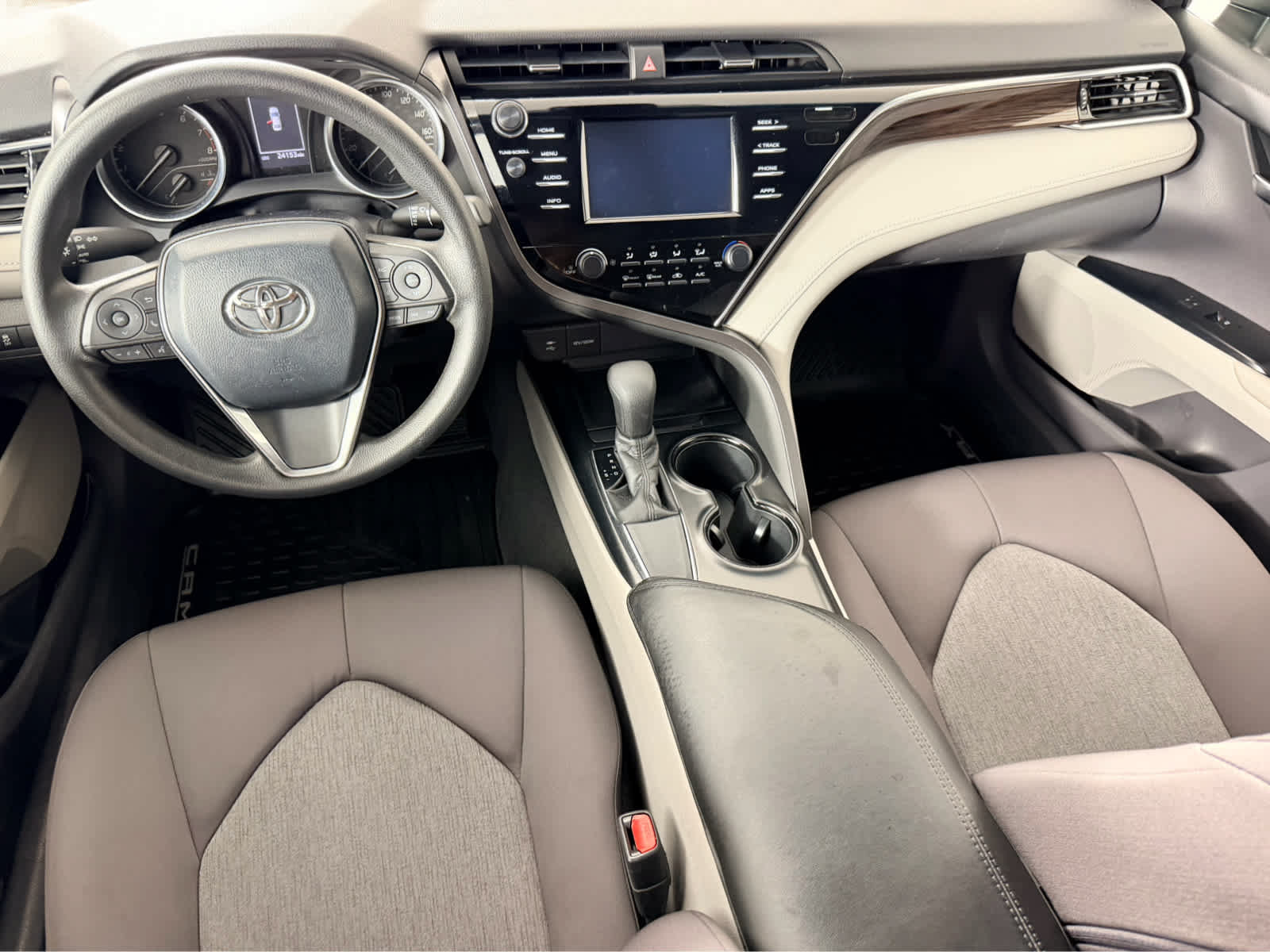 Used 2018 Toyota Camry LE FWD image 12