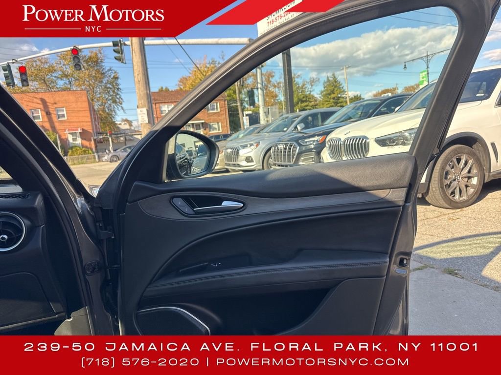 Used 2023 Alfa Romeo Stelvio Ti image 13