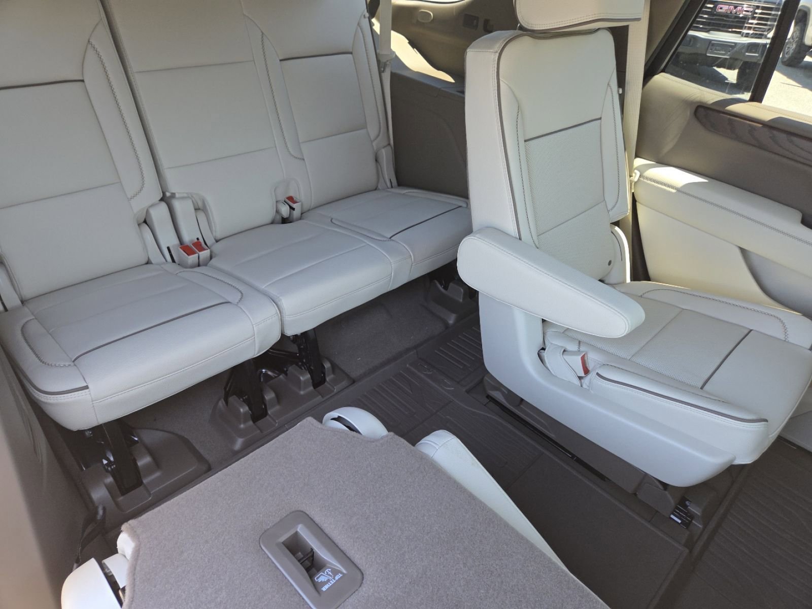 New 2026 GMC Yukon Denali w/ Sun & Power Step Package image 26