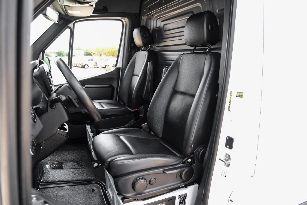 Used 2023 Mercedes-Benz Sprinter 2500 w/ Acoustic Package image 28