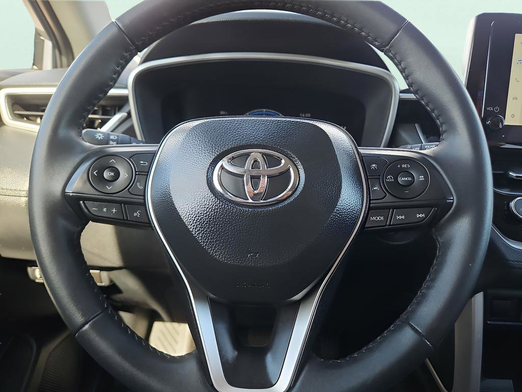 Used 2025 Toyota Corolla Cross XLE image 18