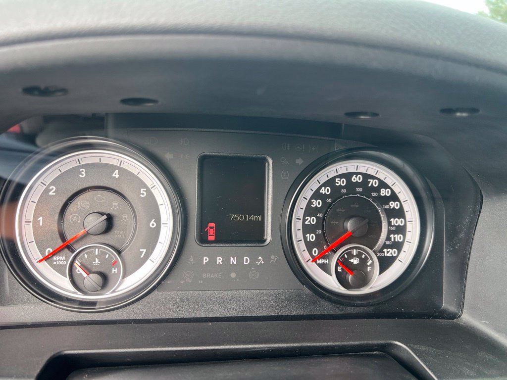 Used 2015 RAM 1500 Express RWD image 35