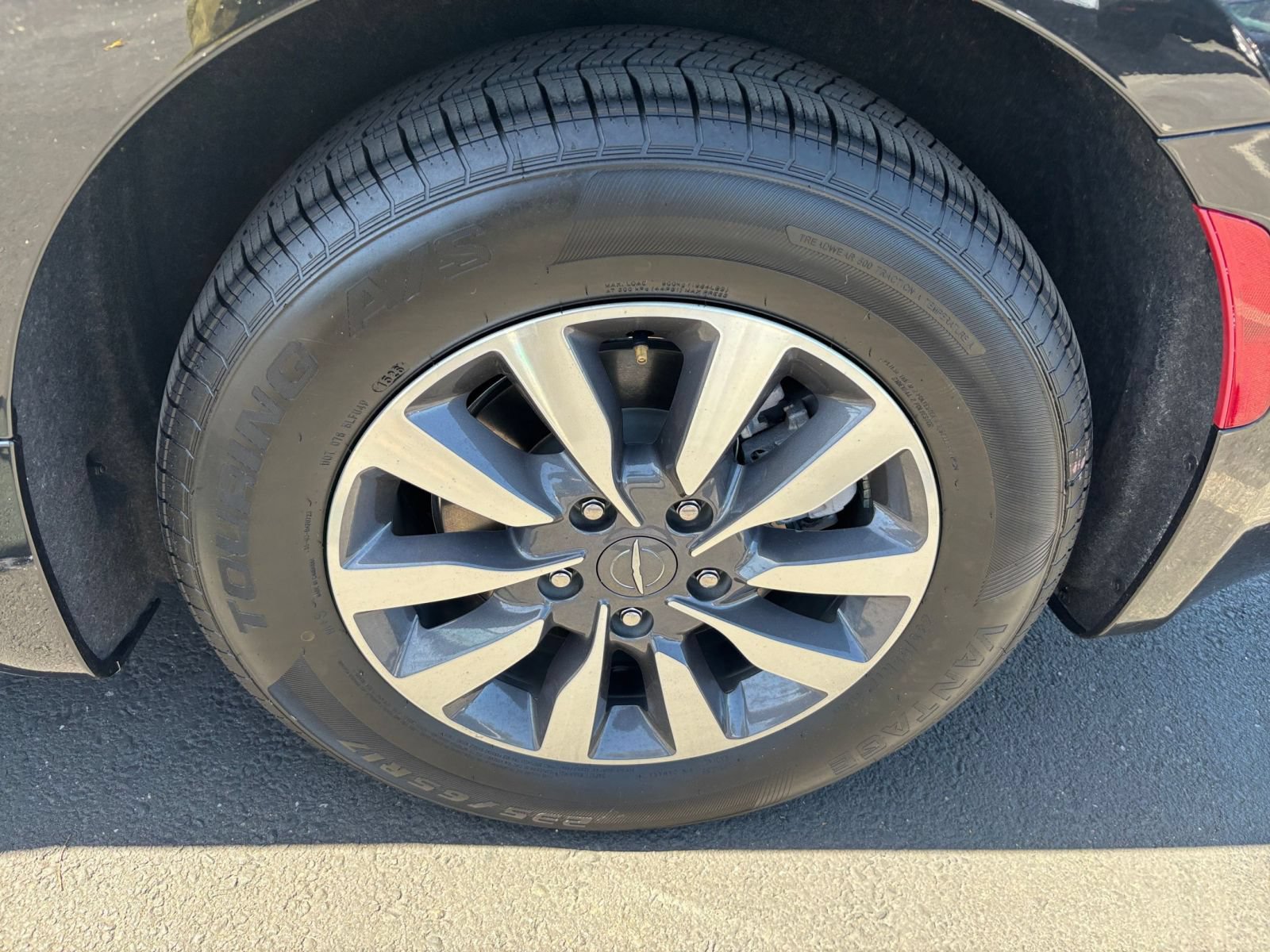 Used 2023 Chrysler Pacifica Touring-L FWD image 32