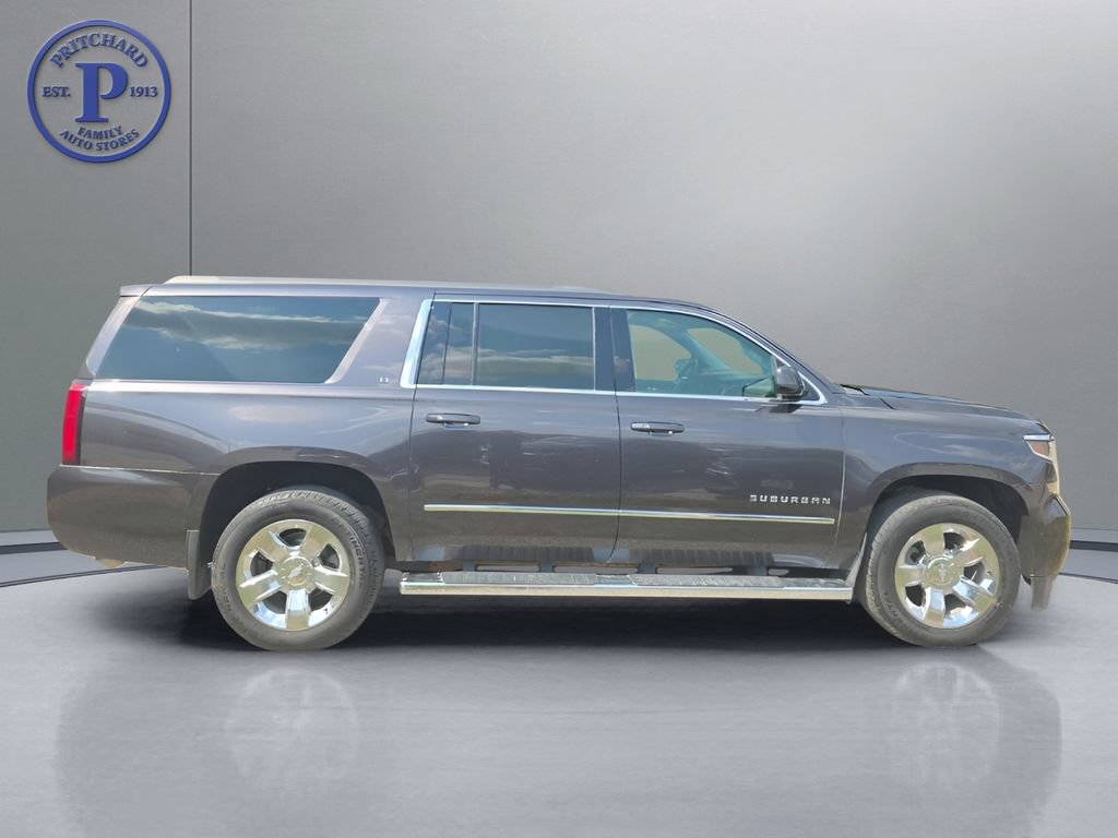 Used 2017 Chevrolet Suburban LT w/ LT Signature Package AWD/4WD image 8