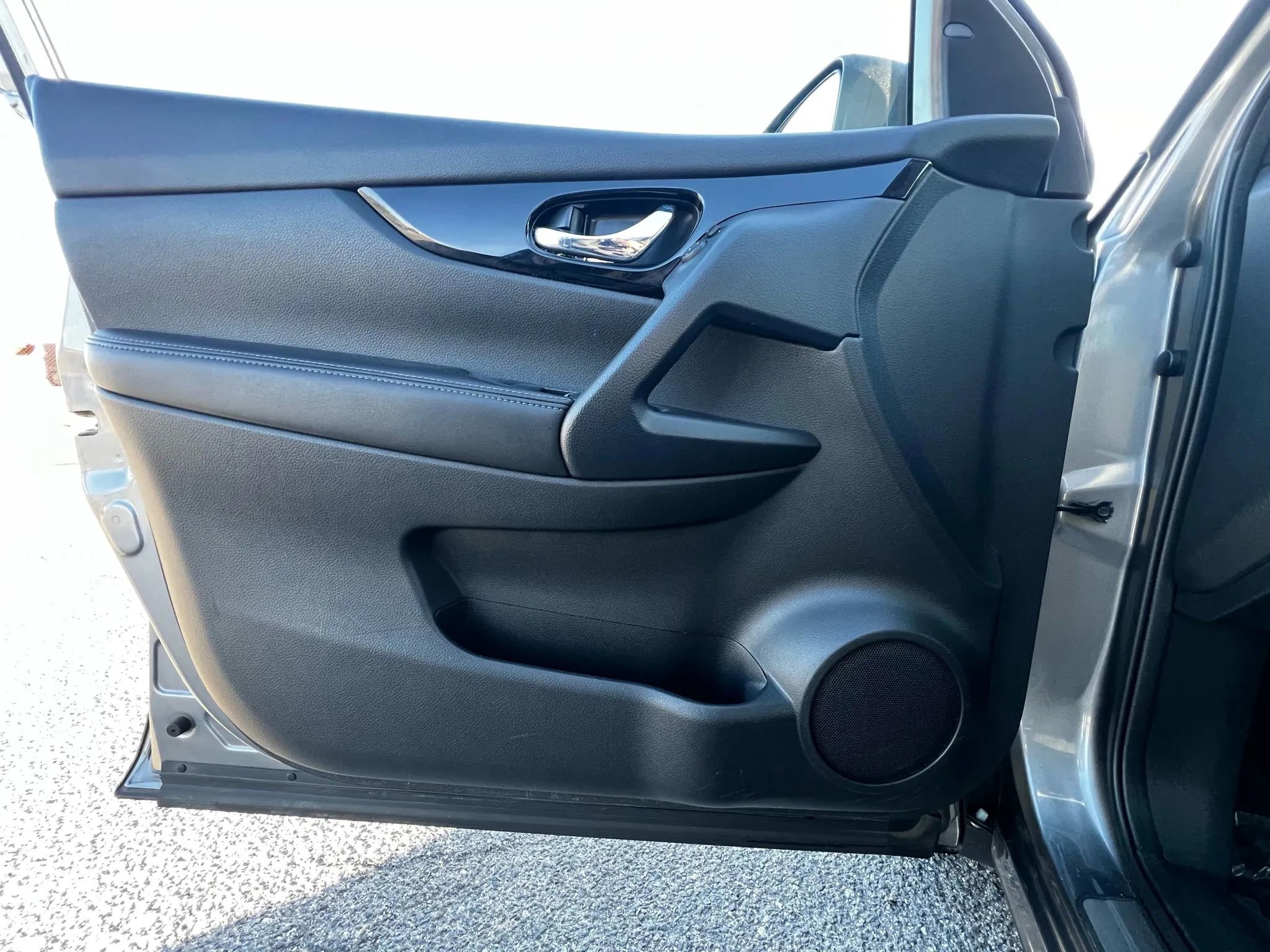 Used 2020 Nissan Rogue Sport SV image 13