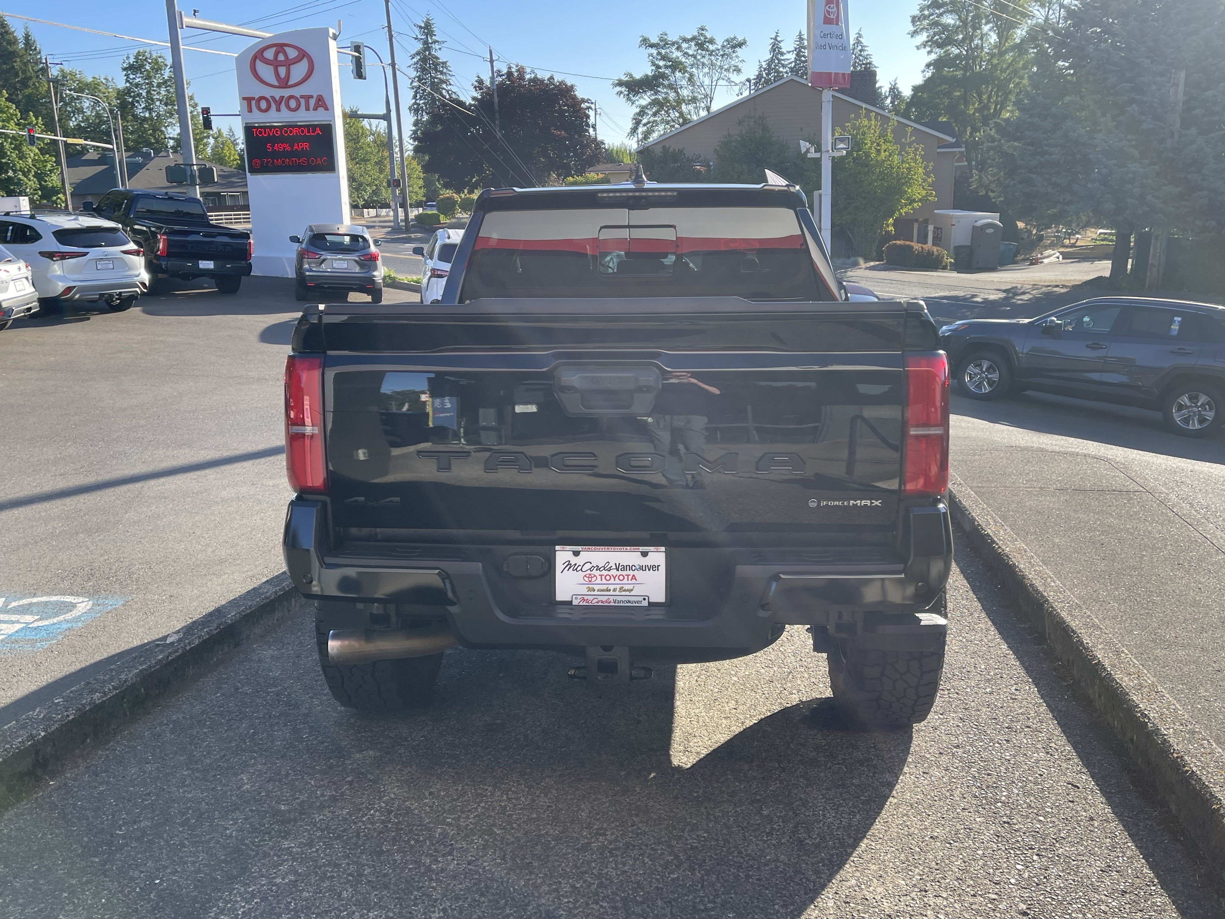 Certified 2025 Toyota Tacoma TRD Sport w/ TRD Sport Premium Package AWD/4WD image 4