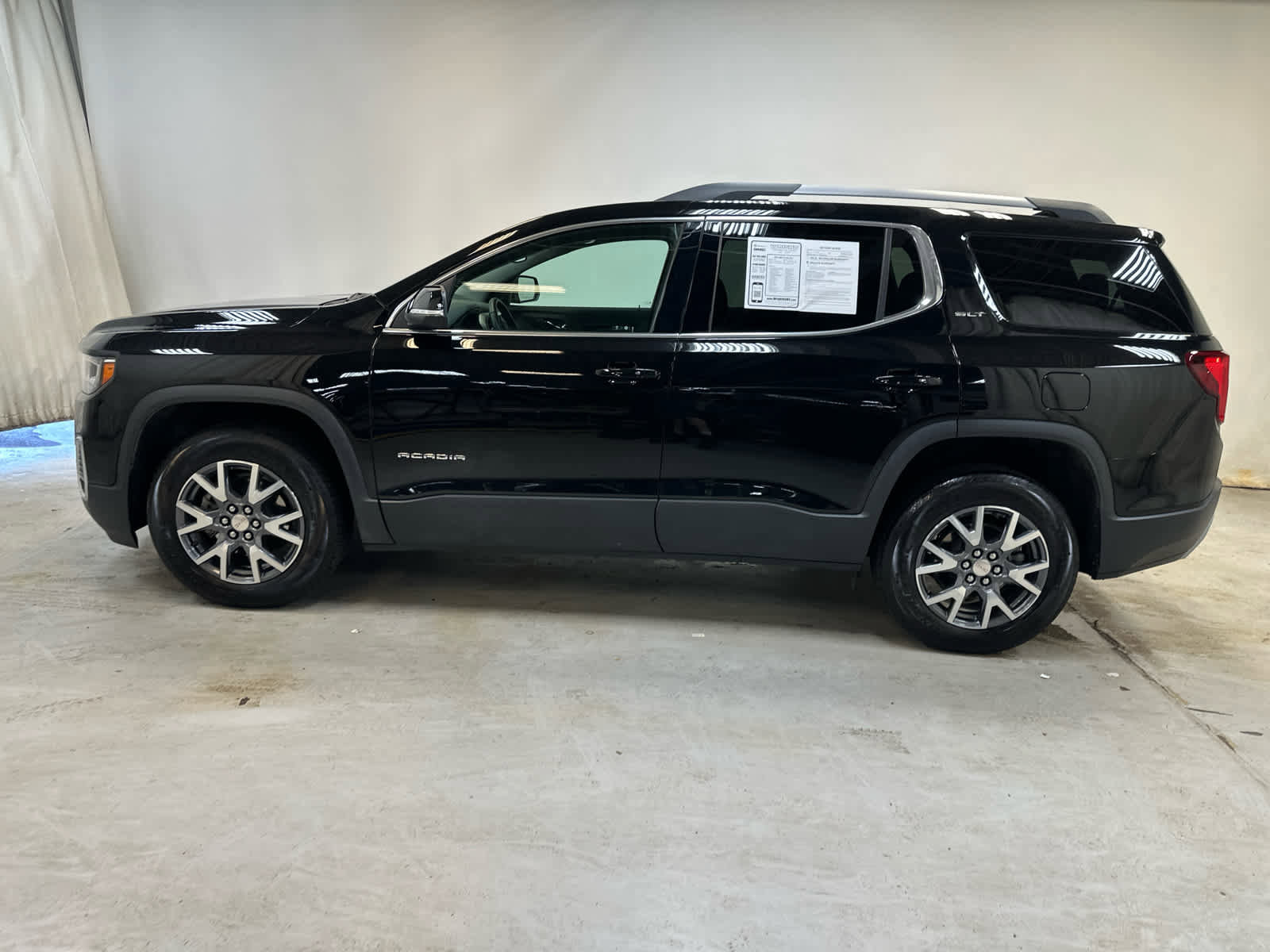Used 2023 GMC Acadia SLT w/ Preferred Package AWD/4WD image 10