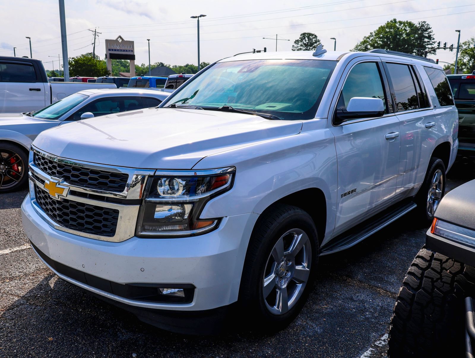 Used 2019 Chevrolet Tahoe LT w/ Luxury Package RWD image 2